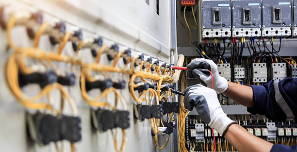 Professional Electrician technician working in Shelbyville, IL